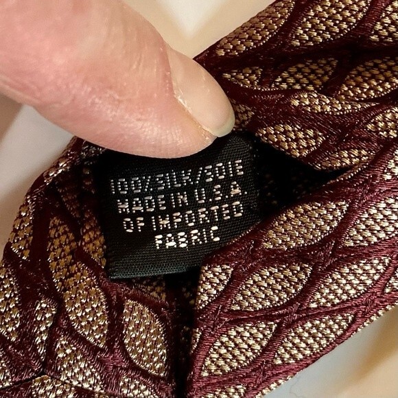 Calvin Klein Wide Silk Tie - Picture 3 of 3